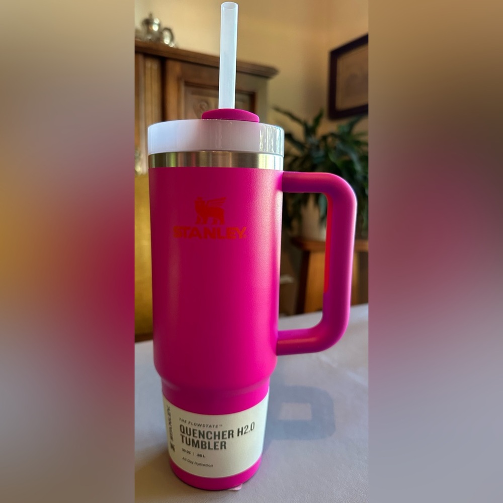 Stanley Bright Pink Quencher H2.0 Tumbler 30oz